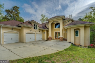 345 Phillips Dr, Fayetteville, GA 30214