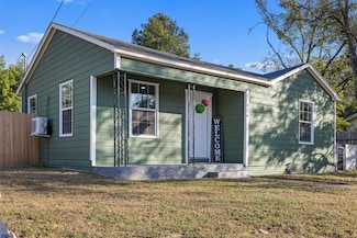 836 W Bell Ave, Rockdale, TX 76567