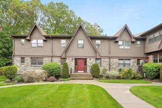52 Milford Ln Unit 3A, Suffern, NY 10901