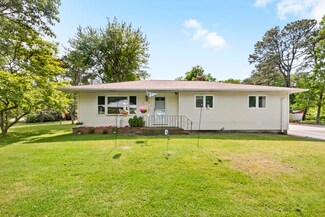 2 Shawnee Dr, Wareham, MA 02532