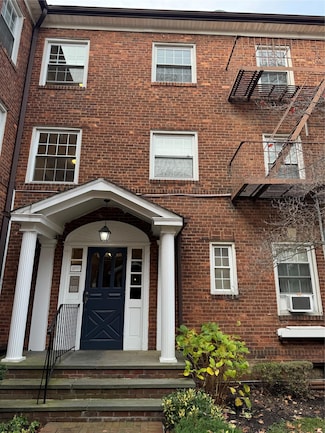 10 Welwyn Rd Unit 3E, Great Neck, NY 11021