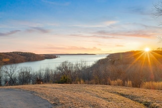 37 River Trace Rd, Dover, TN 37058