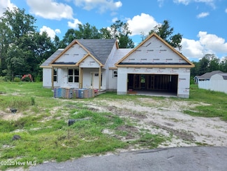 664 Bright Harvest Dr, Maysville, NC 28555