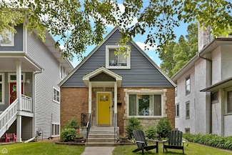 706 Wisconsin Ave, Oak Park, IL 60304