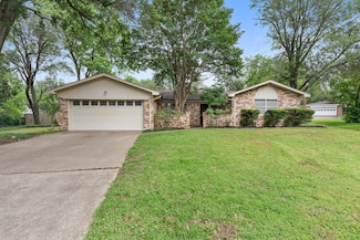 105 Wisteria Ct, Terrell, TX 75160