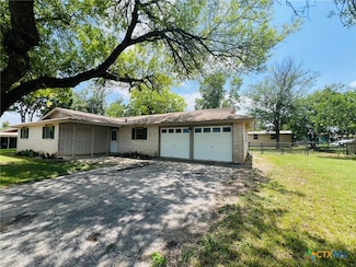 212 Brook St, Seguin, TX 78155