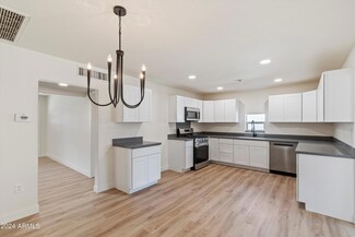 1350 E Mercer Ln, Phoenix, AZ 85020