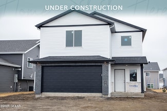 1016 David Dr, Grand Forks, ND 58201