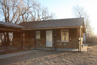 302 Myrtle St, Sublette, KS 67877