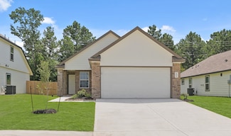 201 Black Bear Dr, Huntsville, TX 77320