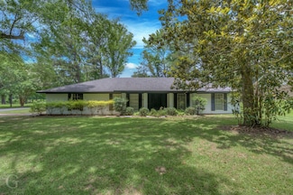 300 Whispering Pine Dr, Haughton, LA 71037