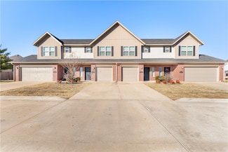 2735 W Shasta Rd, Rogers, AR 72758