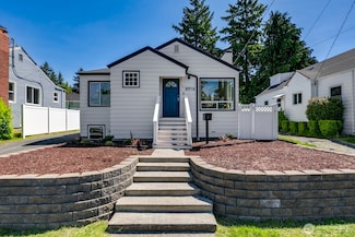 8916 5th Ave NE, Seattle, WA 98115
