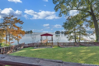 7206 S Lakeshore Dr, Shreveport, LA 71119