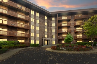 120 Lakeview Dr Unit 514, Bloomingdale, IL 60108