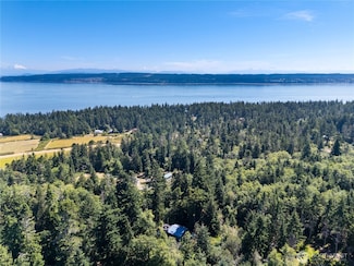 671 Edmonds Rd, Coupeville, WA 98239
