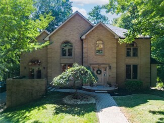 947 Woodcreek Dr, Milford, OH 45150