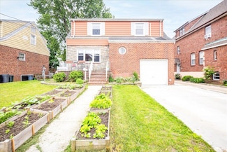 66 Trafalgar Square, Lynbrook, NY 11563