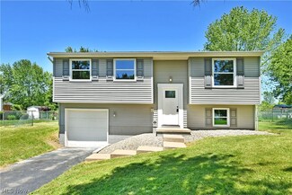 7951 Raglan Dr NE, Warren, OH 44484