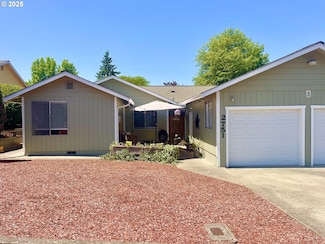 2751 W Lorraine Ave, Roseburg, OR 97471