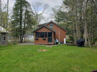 129 3rd Ave, Gloversville, NY 12078