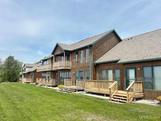 396 Harbor View Dr Unit 8, Manistique, MI 49854