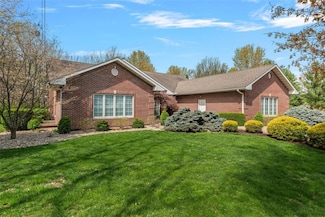 324 Beechwood Dr, Taylorville, IL 62568