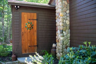 11 N Shore Rd, Chester, NH 03036