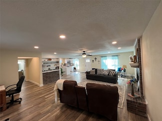 1203 Mountainside Dr, Granbury, TX 76048