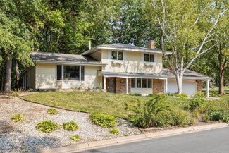 1063 Carlton Dr, Saint Paul, MN 55126