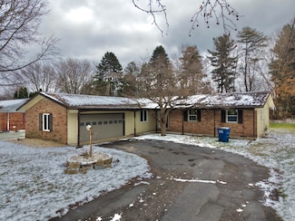 64 Green Lawn Dr, La Porte, IN 46350