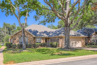 6116 Kingswood Dr, Arlington, TX 76001