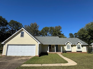 139 Lakeover Dr W, Columbus, MS 39702