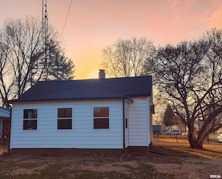127 N 1st St, Divernon, IL 62530