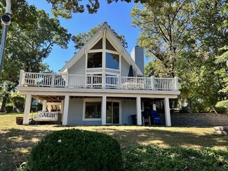 311 Holiday Dr, Somonauk, IL 60552