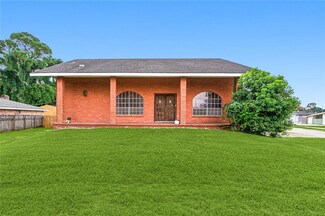 1900 Browning Ln, Terrytown, LA 70056