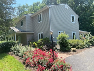 7500 Bluff View Dr, Fairlawn, VA 24141