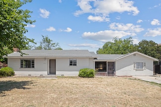 5010 W Oak Ave, Visalia, CA 93291