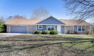 8914 E Maple Dr, Claremore, OK 74019