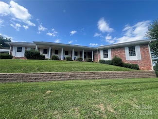 723 Old Orchard Dr, Hendersonville, NC 28739