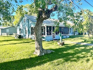 5422 7th St, Danbury, TX 77534