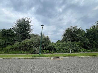 29 Farm View Dr, Norwich, CT 06360