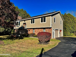 134 Oak Hill Rd, Pittsfield, MA 01201