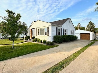 810 S Main St, Knox, IN 46534