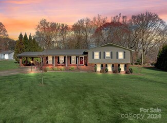 215 6th St NE, Conover, NC 28613