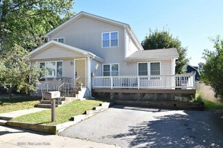 307 Jastram St, Providence, RI 02908
