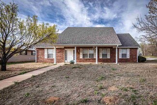 201 W South Dr, Fletcher, OK 73541