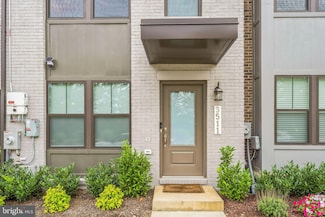 3511 Carnaby St, Hyattsville, MD 20782