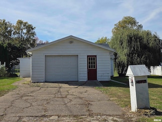 306 8th Ave S, Albany, IL 61230