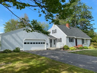 75 Robinhood Dr, Brewer, ME 04412